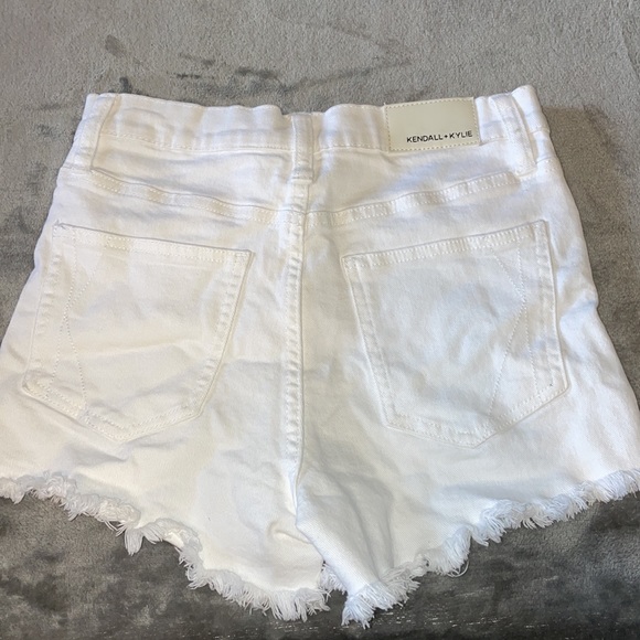 Kendall + Kylie white jean shorts - Picture 2 of 2